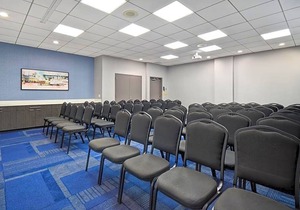 3-Star Hotel ∙ Hampton Inn NY-JFK