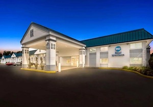 3-Star Hotel ∙ Best Western Burlington Inn
