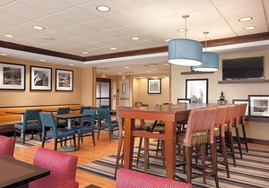 3-Star Hotel ∙ Hampton Inn Boston/Braintree