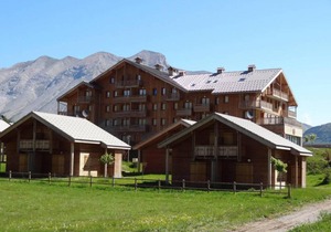 300m from ski slopes, 2nd floor, fitness, swimming pool, balcony, parking, tv, ski locker, 45m²