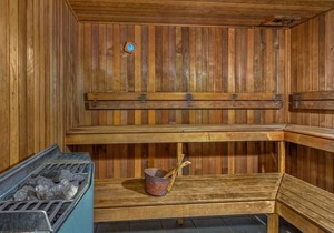 312 south car park 85 · Classic Woolstore river views apartment