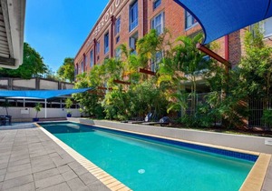 312 south car park 85 · Classic Woolstore river views apartment