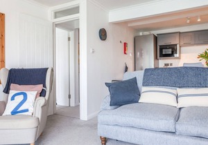 32 THE SALCOMBE, country holiday cottage, with pool in Salcombe