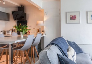 32 THE SALCOMBE, country holiday cottage, with pool in Salcombe