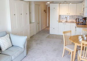 34 THE SALCOMBE, country holiday cottage, with pool in Salcombe