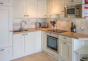 34 THE SALCOMBE, country holiday cottage, with pool in Salcombe