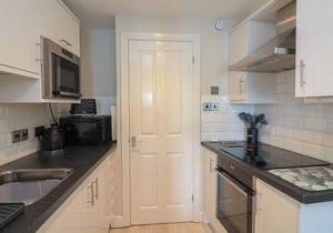 37 THE SALCOMBE, luxury holiday cottage, with pool in Salcombe