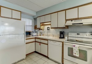 3rd Floor Oceanfront condo, easy beach access. Enjoy exclusive one of a kind fishing pier.