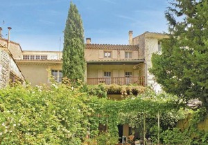 4 bedroom accommodation in St Didier