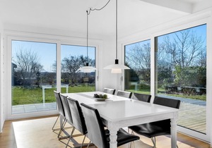 4 bedroom awesome home in Dronningmølle
