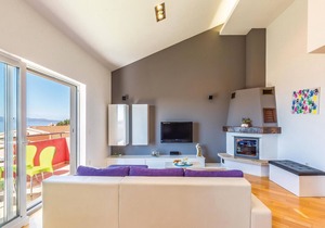 4 bedroom beach front apartment in Makarska