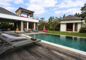 4 Bedrooms Luxurious Villa, Umalas in Umalas