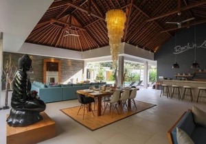 4 Bedrooms Luxurious Villa, Umalas in Umalas