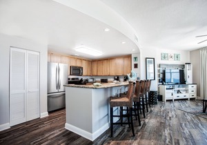 4 Complimentary Beach Chairs! Aqua 601 Oceanfront-3 Balconies! Sleeps 8+Clean