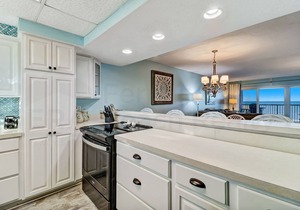 4th Floor, renovated condo. Private Fishing Pier, Tennis & Pool!