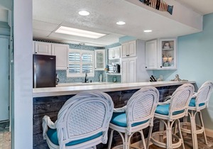 4th Floor, renovated condo. Private Fishing Pier, Tennis & Pool!