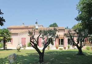 5 bedroom accommodation in Montélimar