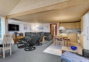 5 bedroom awesome home in Tarm