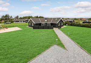 5 bedroom gorgeous home in Skjern