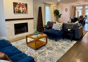 5 Bedroom Huge House in Best Location Parking Fireplace Back Yard