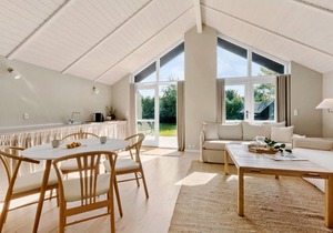 5 bedroom stunning home in Tisvildeleje