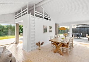 5 bedroom stunning home in Tisvildeleje