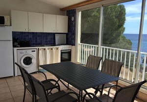 5 pers 2nd floor apartment, superb sea view, direct access to the beach