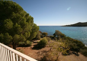5 pers 2nd floor apartment, superb sea view, direct access to the beach