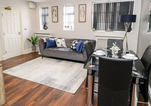 5, ST JOHN'S NORTH APARTMENTS, romantic, with a garden in Wakefield