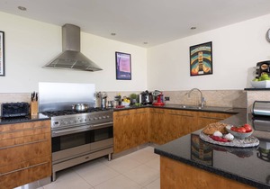 5 The Vista, Newquay - Walk to Beach - Free Parking & WiFi - Sea & Beach Views
