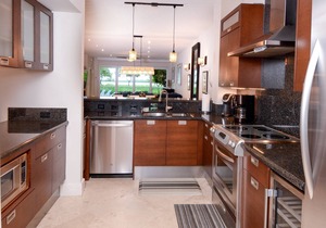 513 Mariners Club - 3 bedroom luxury ground floor condo with ocean views