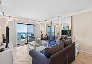 513 - Spectacular Penthouse Level Condo