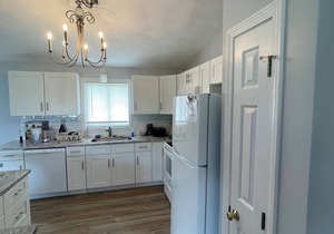 6 Bed Vacation Rental! Short walk to Beach-