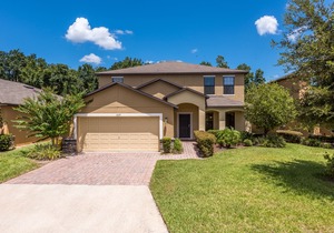 6 bedroom, Saltwater Pool, Spa, Games room all close to Disney!