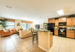 6 bedroom, Saltwater Pool, Spa, Games room all close to Disney!