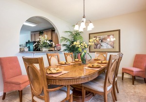 6 bedroom, Saltwater Pool, Spa, Games room all close to Disney!