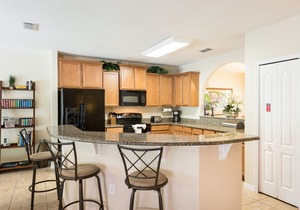 6 bedroom, Saltwater Pool, Spa, Games room all close to Disney!