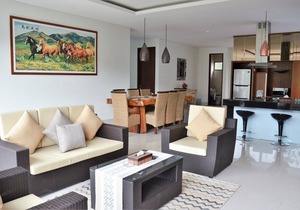 6 BR Hill View Villa with a private pool 3