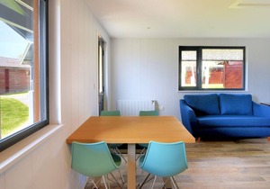 6 PINEWOOD RETREAT, family friendly, with pool in Lyme Regis