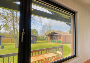 6 PINEWOOD RETREAT, family friendly, with pool in Lyme Regis