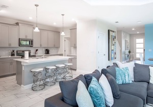 601DSD: BEAUTIFUL! 5bd/5bath with pool and games room