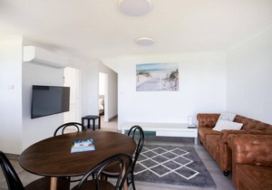 67 South Pacific Crescent - Apartment 2