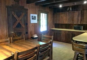 68SW - Fireplace - Washer/Dryer - Wi-Fi - Dishwasher- Sleeps 4 by RedAwning