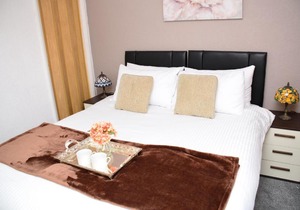 (7SM-11)Dreams Serviced Accommodations- Staines/Heathrow