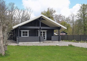 8 person holiday home in Frørup