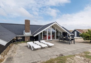 8 person holiday home on a holiday park in Fanø