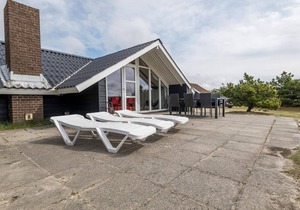 8 person holiday home on a holiday park in Fanø