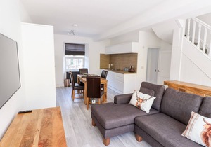 8 WATERHEAD TERRACE, family friendly in Ambleside