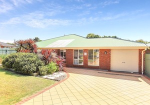 80 Albatross Ave, Hayborough