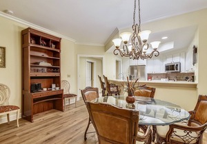 8133 Wendover Dunes ~ Large Screened Porch! Less than 5 Minute Walk to Beach!